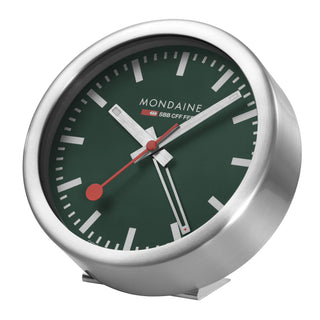 Sveglia Mondaine con cassa in alluminio argento e quadrante verde dal design iconico delle stazioni ferroviarie svizzere SBB.